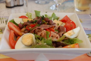 Photo of a nicoise salad